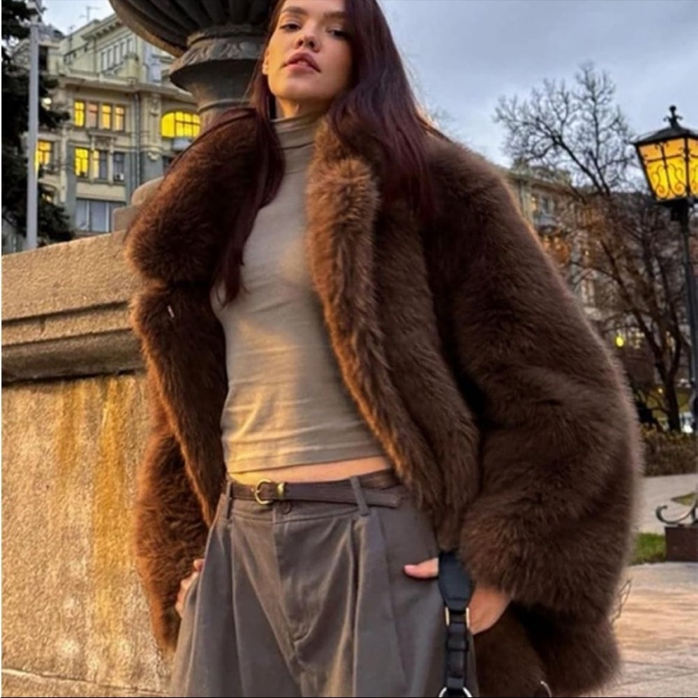 Luxurious Brown faux  Fur Coat collared oversized - Picture 4 of 9